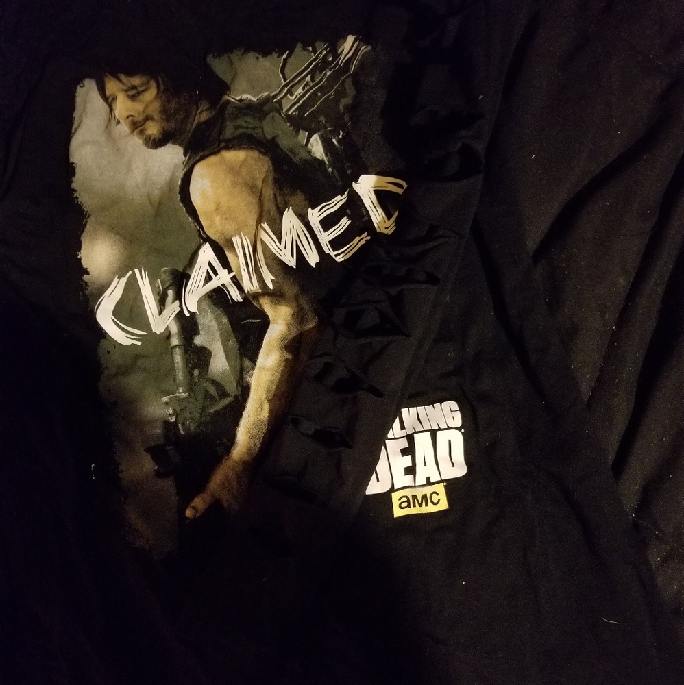 Size L (runs small tight fit) Daryl Dixin Tee